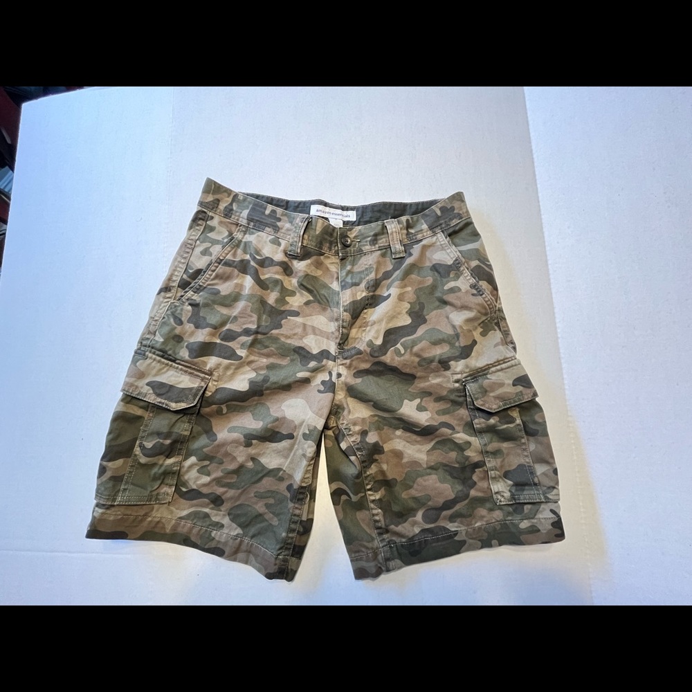 Mens 34 cargo shorts. They fit small. Ive never worn them.
